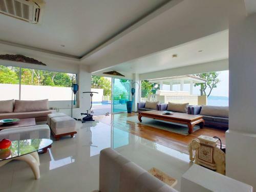 Lavish 5 Br Seaview Pool Villa