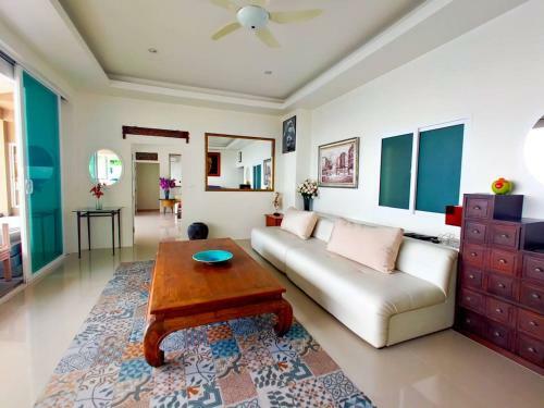 Lavish 5 Br Seaview Pool Villa