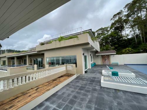 Lavish 5 Br Seaview Pool Villa