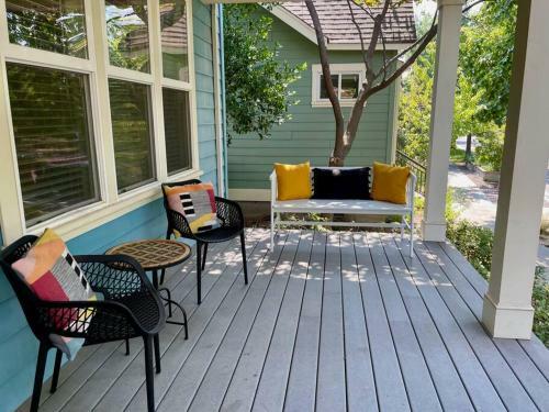 The Blue Craftsman-fully Furnished