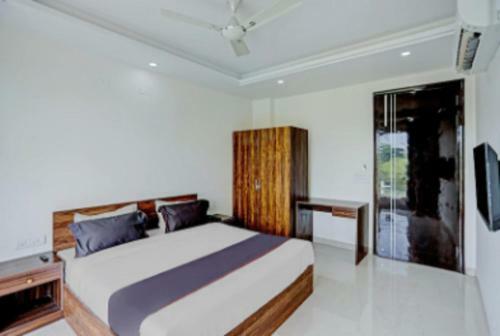 Hotel Jmd Nirvana Stays Inn