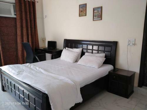 Entire Spacious Apartment With Park And Hill View