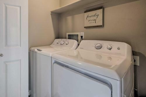 Colorado Springs Townhome Less Than 8 Mi To Downtown!