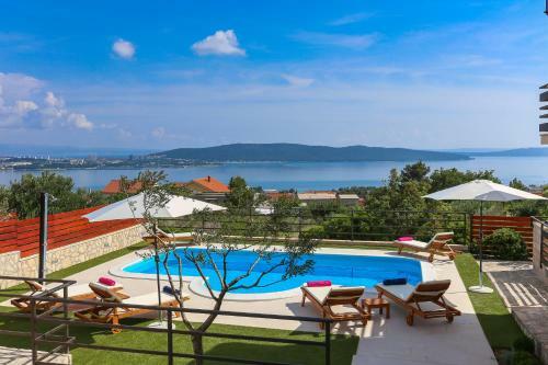 Villa Holiday Home Magic View With Private Heated Pool