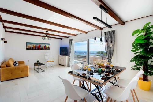 Villa Holiday Home Magic View With Private Heated Pool