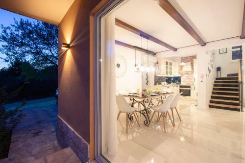Villa Holiday Home Magic View With Private Heated Pool