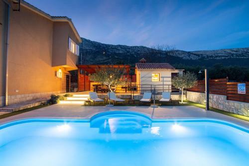 Villa Holiday Home Magic View With Private Heated Pool