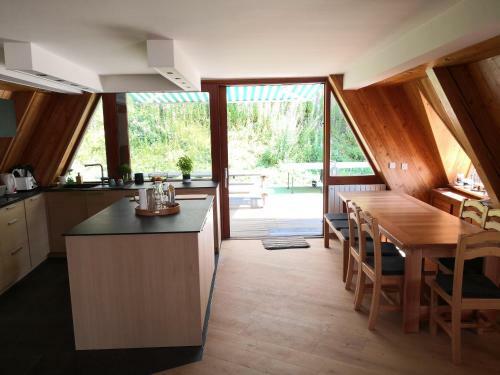 Le Chalet Pointu De Capucine
