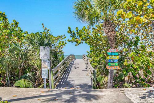 Beachside Villas 102a