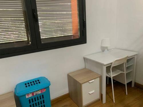 Hostal Single Room For A Relaxing Stay