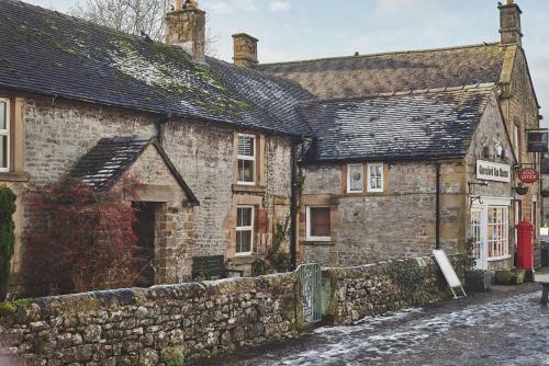 Knowl At Hartington Courtyard