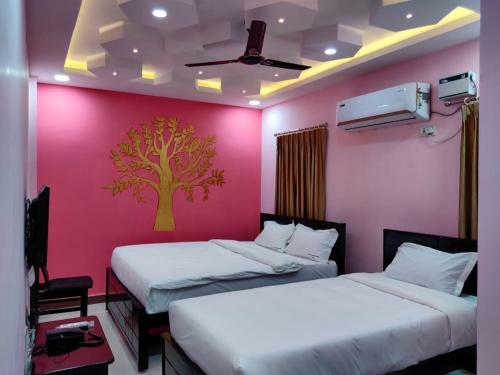 Hotel Temple Stay - Uma Residency And Guest House