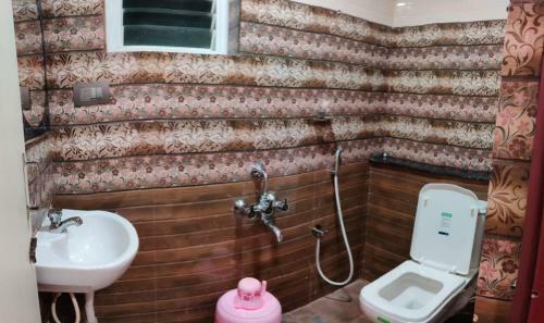 Hotel Temple Stay - Uma Residency And Guest House