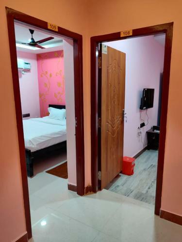 Hotel Temple Stay - Uma Residency And Guest House