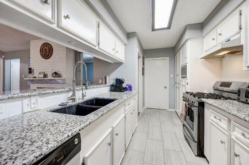 Adorable Home In Energy Corridor, Houston
