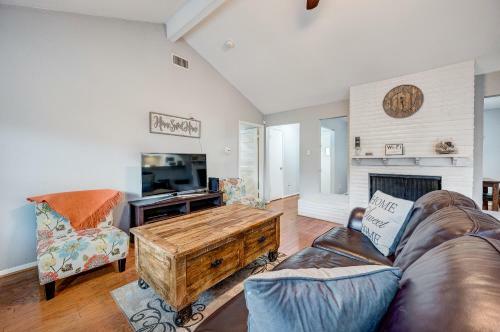 Adorable Home In Energy Corridor, Houston