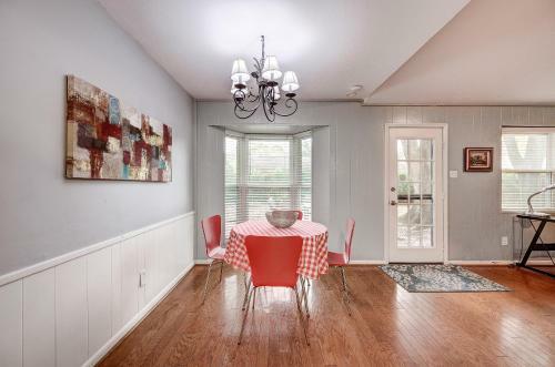 Adorable Home In Energy Corridor, Houston