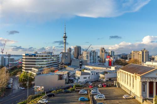 Spacious Apartment With Views And Car Park