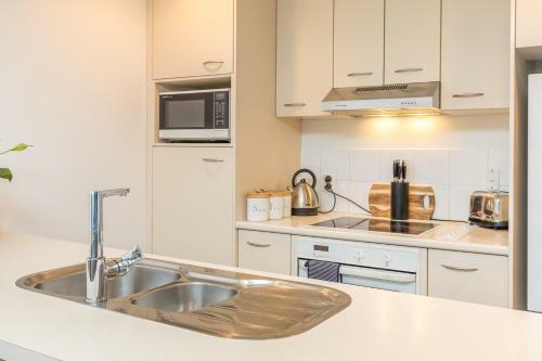 Spacious Apartment With Views And Car Park