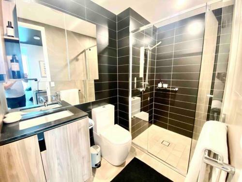 Spacious 1 Bedroom Apartment With Pool, Gym, Views