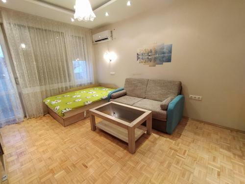 Cozy Apartment Near Burgas Free University