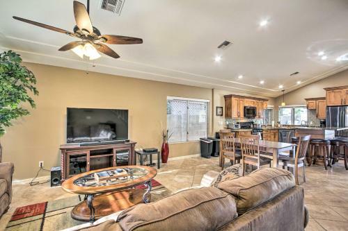 Grand Desert Oasis In Arrowhead Ranch With Pool!