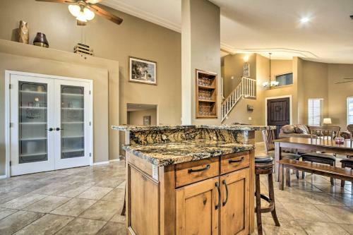 Grand Desert Oasis In Arrowhead Ranch With Pool!