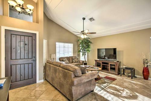 Grand Desert Oasis In Arrowhead Ranch With Pool!