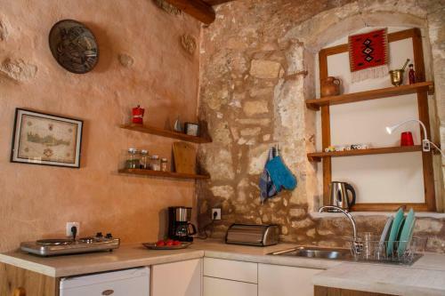 The Stone House In Aspro