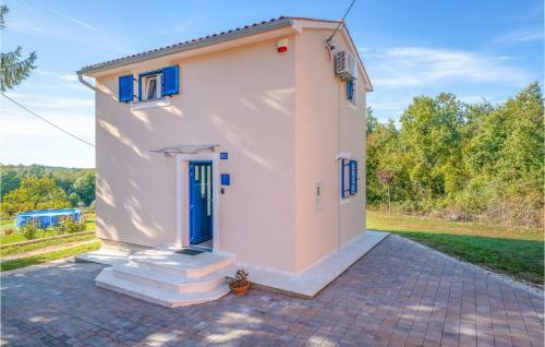 Awesome Home In Brescic With 2 Bedrooms