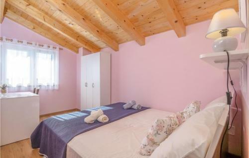 Awesome Home In Brescic With 2 Bedrooms