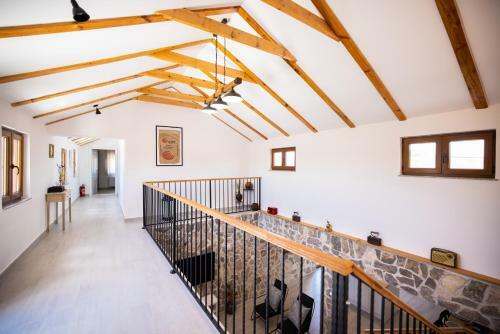 Villa Pietra- Modern Rustic Poolside Oasis