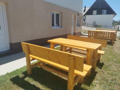 Apartmani Mom?ilo