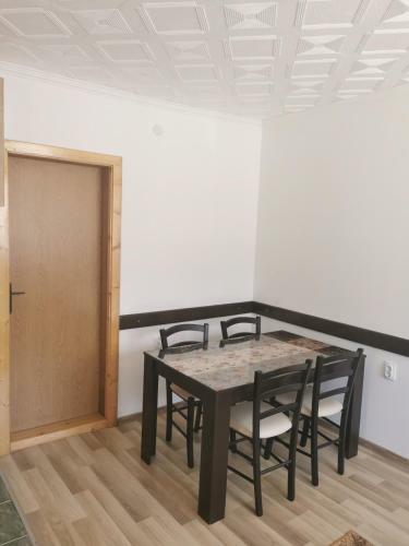 Apartmani Mom?ilo