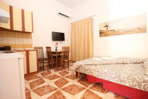 Apartment With Pool Tomic Boka Bay