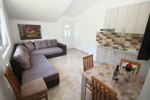 Apartment With Pool Tomic Boka Bay