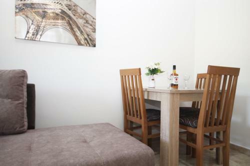 Apartment With Pool Tomic Boka Bay