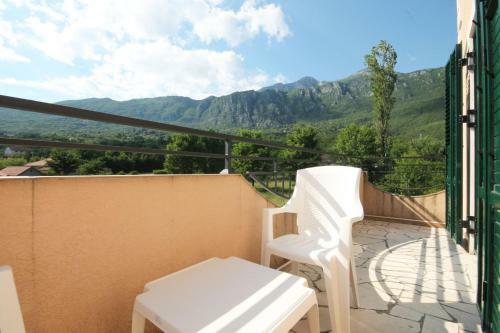 Apartment With Pool Tomic Boka Bay