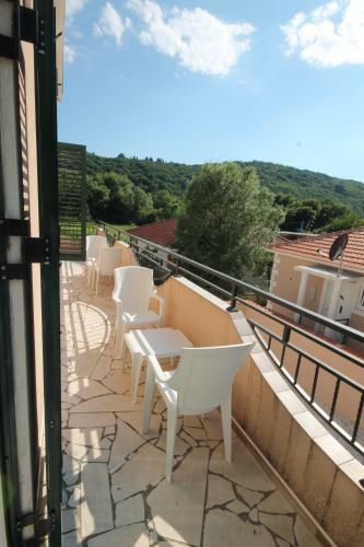 Apartment With Pool Tomic Boka Bay