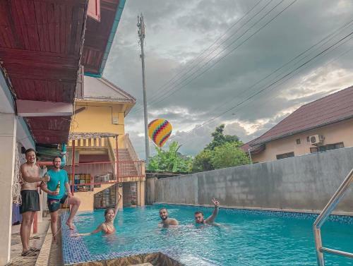 Albergue Vang Vieng Freedom Backpackers