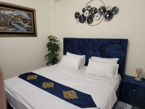 One And Two Bedroom Apartment With Blue Theme