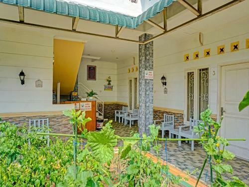 Hotel Spot On 91461 Saungawi Stay Syariah