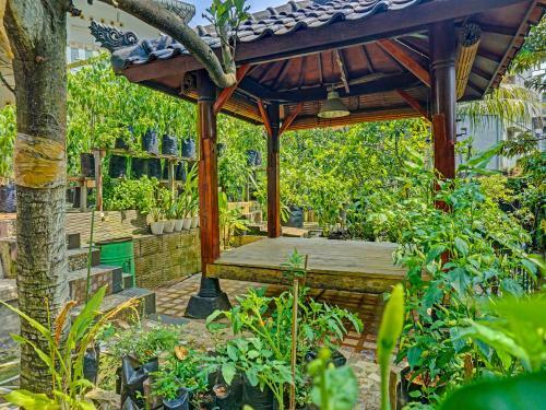 Hotel Spot On 91461 Saungawi Stay Syariah