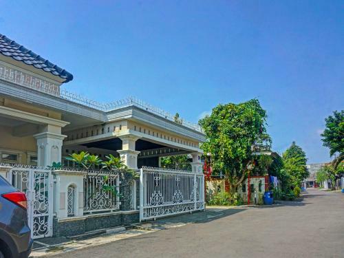Hotel Spot On 91461 Saungawi Stay Syariah