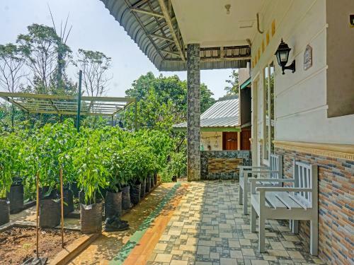 Hotel Spot On 91461 Saungawi Stay Syariah