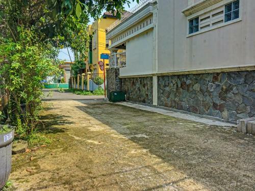 Hotel Spot On 91461 Saungawi Stay Syariah