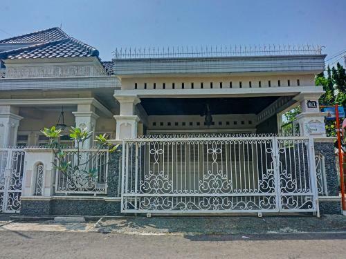 Hotel Spot On 91461 Saungawi Stay Syariah