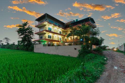Hotel Sauraha Boutique Resort