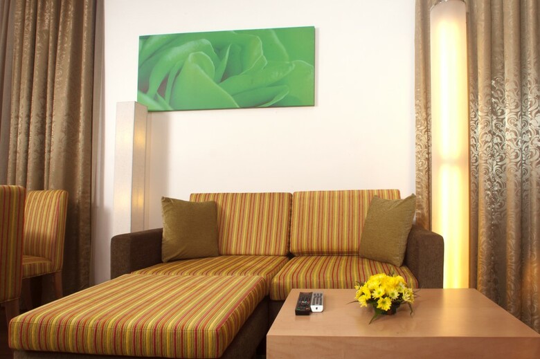 Al Khoory Executive Hotel, Al Wasl