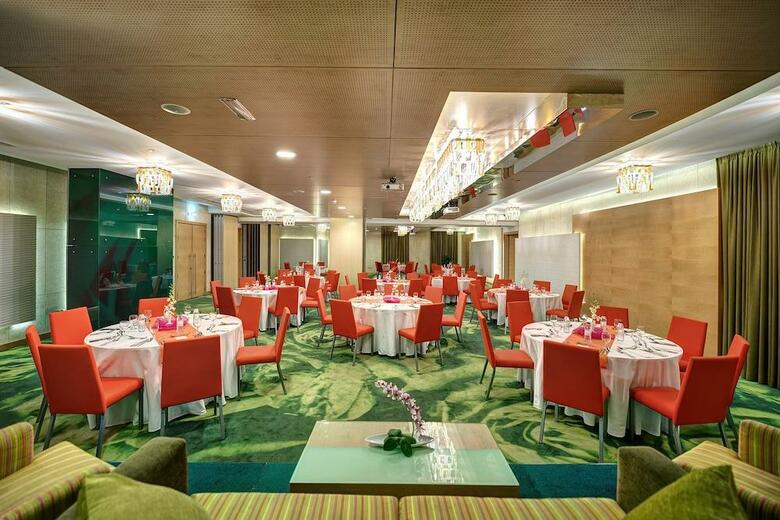 Al Khoory Executive Hotel, Al Wasl